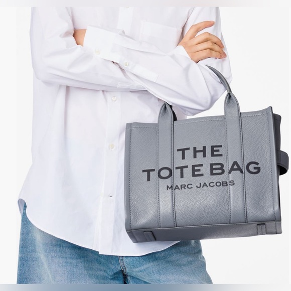 Marc Jacobs The Leather Medium Tote
Bag - Picture 13 of 13